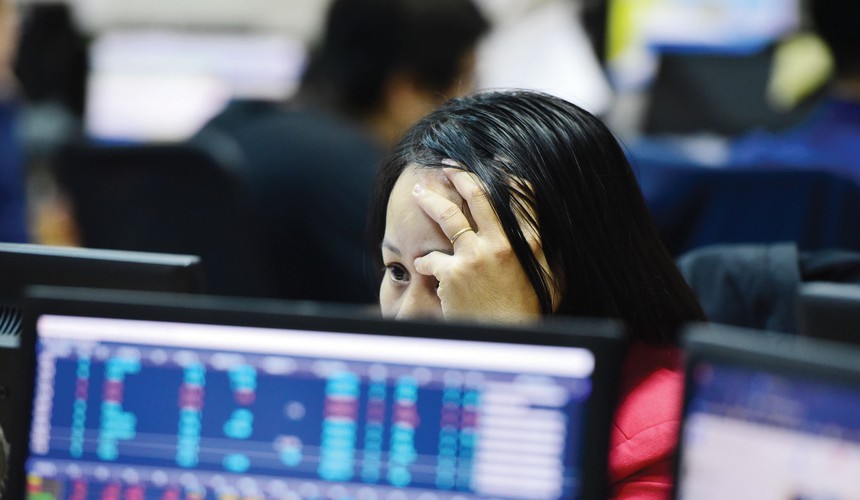 Bất lực nhìn cổ phiếu “tắc đường”