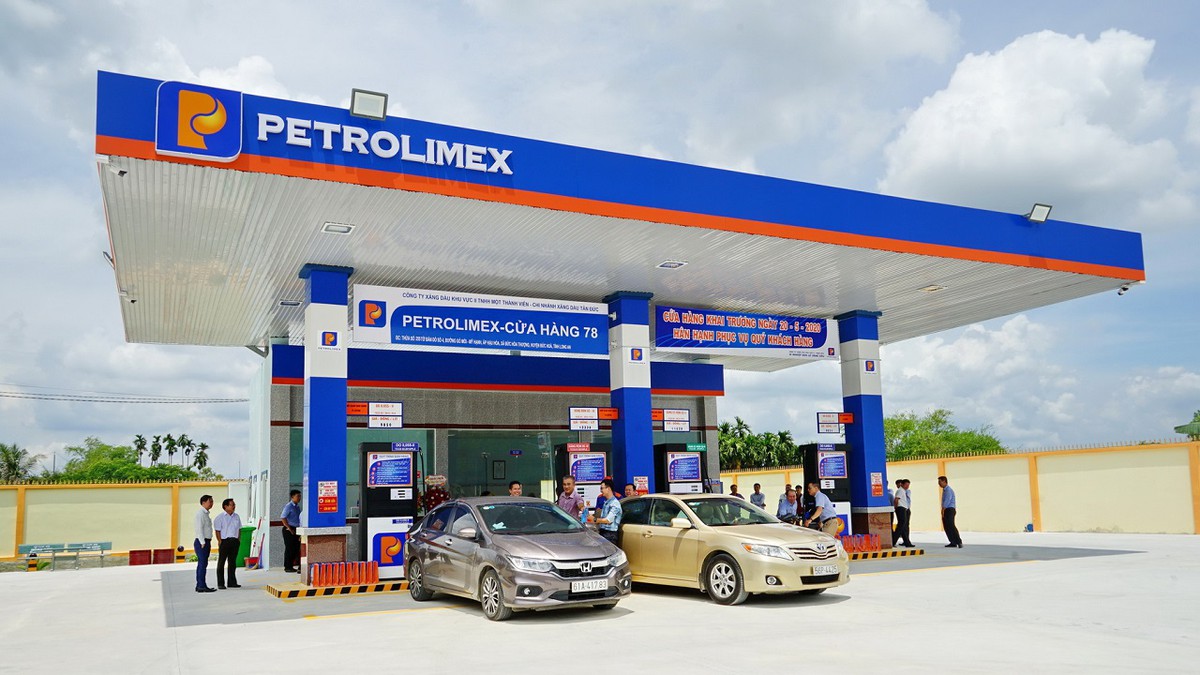 Petrolimex (PLX) đặt mục tiêu lợi nhuận tăng trưởng 140% năm 2021, dự kiến chia cổ tức 12% bằng tiền