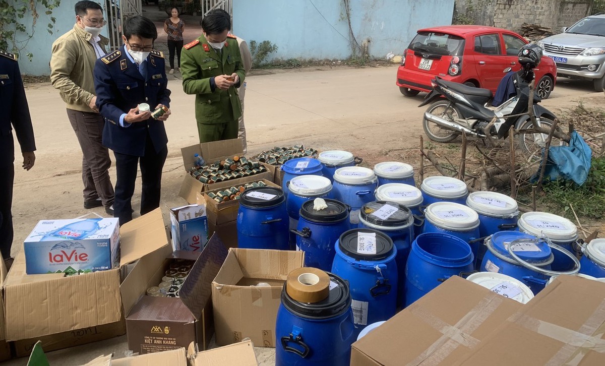 Phát hiện cơ sở sản xuất mỹ phẩm, thực phẩm chức năng quy mô “khủng” tại Thái Nguyên có dấu hiệu hàng giả