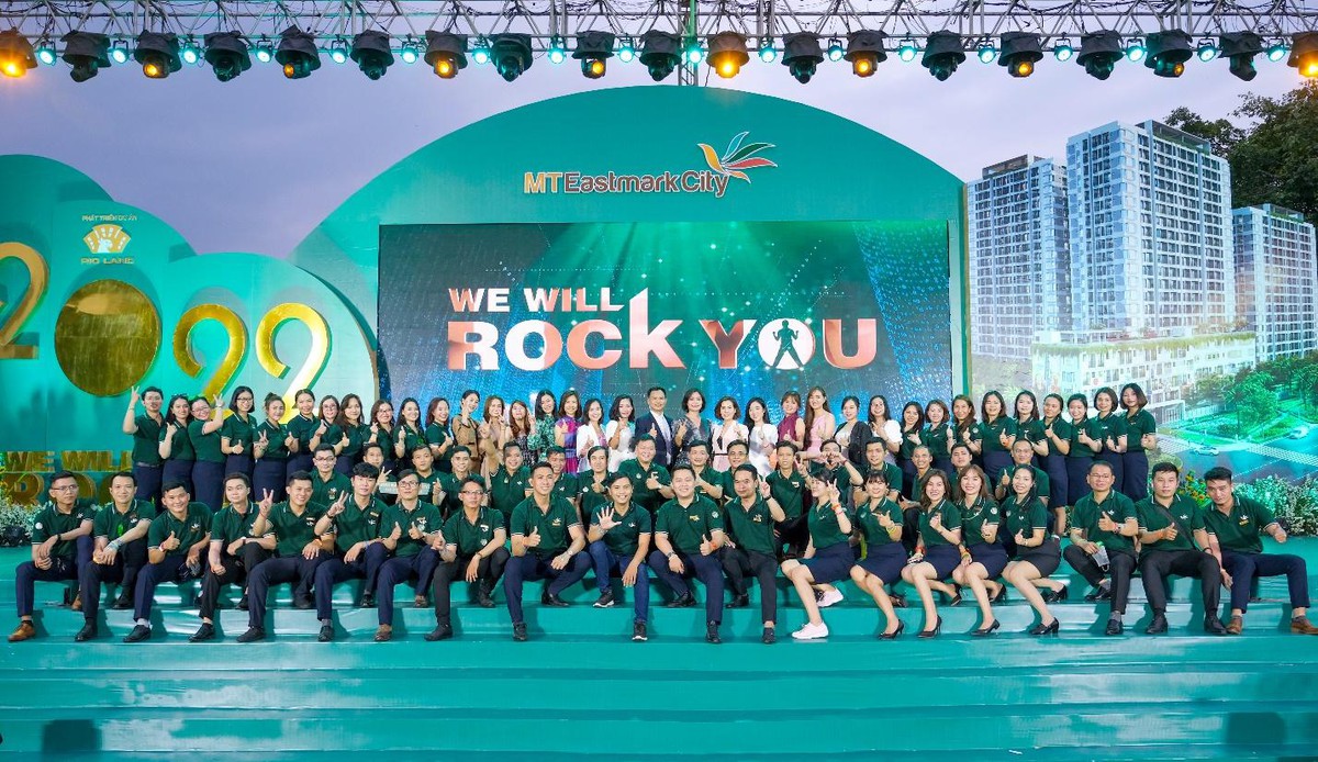 Đội ngũ tư vấn chuyên nghiệp được tiếp thêm động lực và niềm tin trong sứ mệnh trao gửi sản phẩm đến tay khách hàng