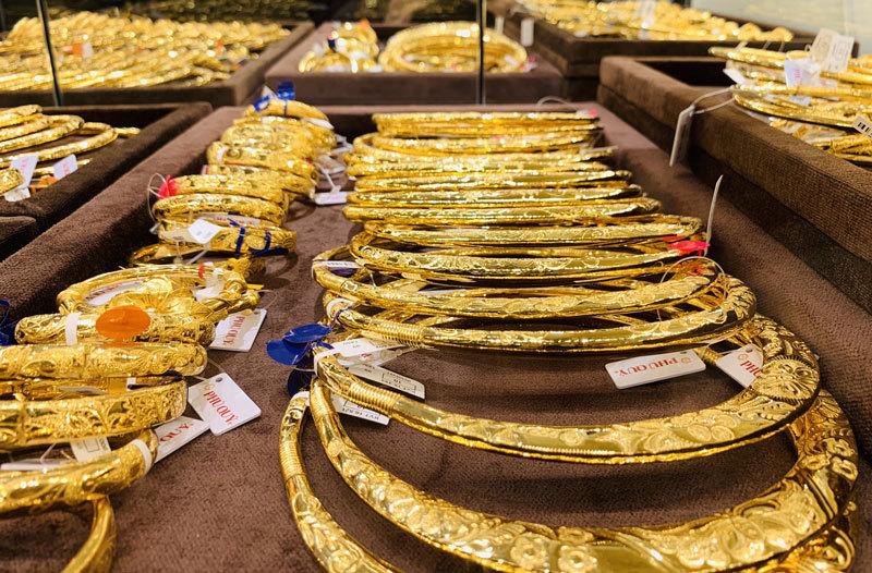 Giá vàng biến động mạnh khi căng thẳng địa chính trị leo thang.