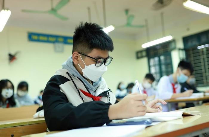 Từ ngày 28/2, Hà Nội cho phép học sinh từ lớp 1 đến lớp 6 ở 18 huyện, thị xã tạm dừng đến trường, chuyển sang học trực tuyến (Ảnh minh họa)