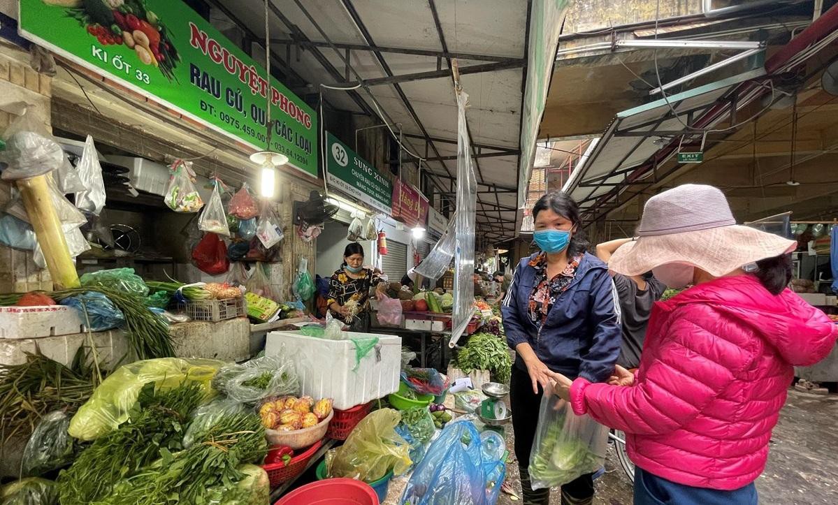 Giá rau quả, thực phẩm tại các chợ tăng mạnh trong thời gian gần đây (Ảnh minh họa/TTXVN)