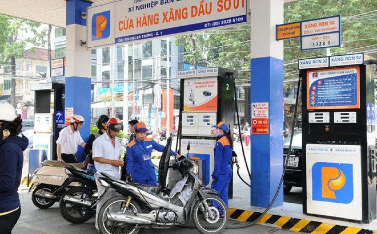 Sau 5 lần tăng giá liên tiếp (từ 21/4), giá xăng RON95 đang ở mức cao kỷ lục 31.578 đồng/lít, xăng RON 92 30.235 đồng/lít,... (Ảnh minh họa)