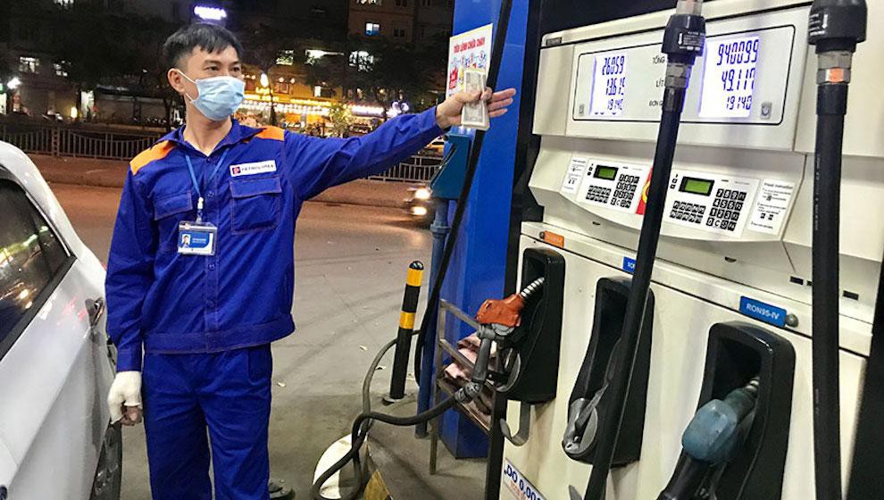 Giá xăng dự báo tiếp tục lập đỉnh mới, nên hay không tiếp tục giảm thuế?