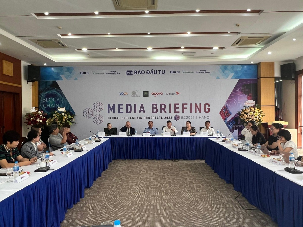 Buổi gặp gỡ báo chí sau Talkshow "Hút vốn đầu tư cho Startup Blockchain"
