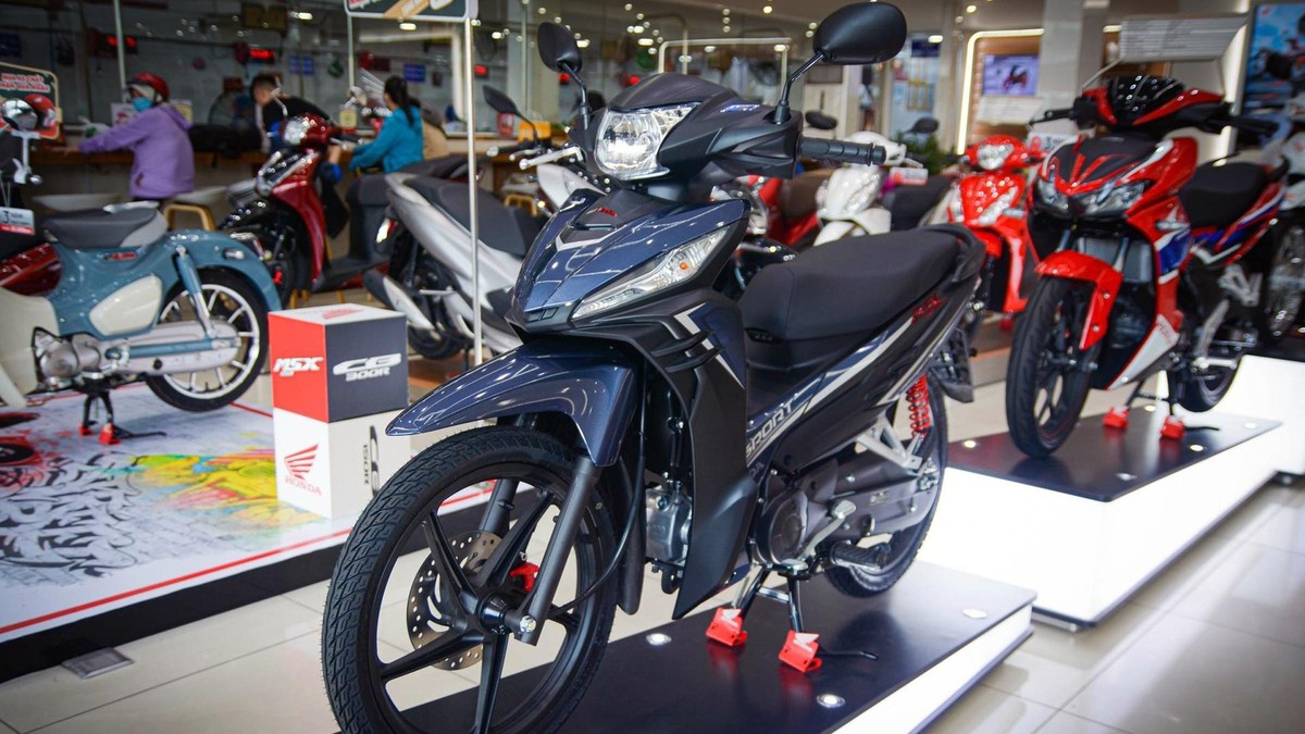 “Ngược dòng” bão giá xe tay ga, Honda khuyến mại khách mua xe số, xe côn tay