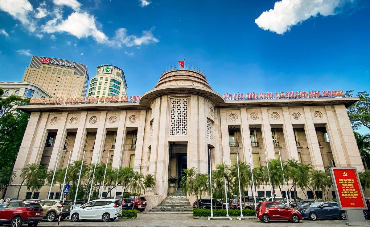 Những áp lực dồn đẩy khiến “điểm hẹn” điểm đến nửa cuối năm nay của chính sách tiền tệ Việt Nam tiềm ẩn phần gay cấn