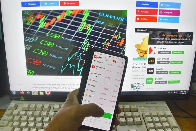 Nhiều cảnh báo cần thận trọng với lời mời lãi cao từ sàn chứng khoán phái sinh quốc tế - Ảnh: Tấn Thạnh