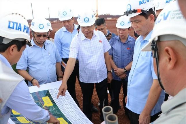 Đoàn giám sát Ủy ban Kinh tế của Quốc hội tại khu vực thi công dự án sân bay Long Thành