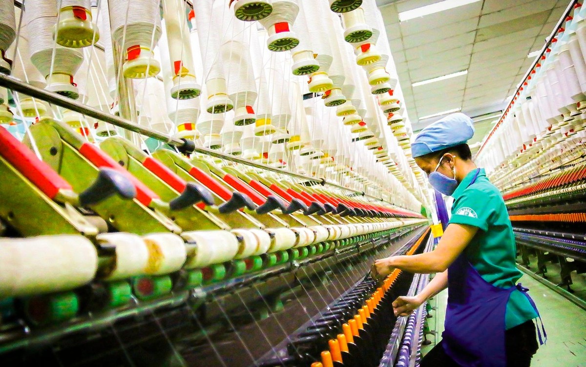 Dự báo 4 tháng cuối năm 2022 và cả năm 2023 xuất khẩu dệt may sẽ khá trầm lắng. (Ảnh minh họa)