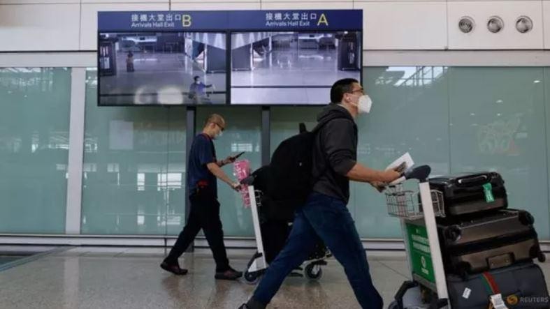Du khách đến Hồng Kông ngày 26/9 đã được nới lỏng các quy định phòng dịch. Ảnh: Reuters