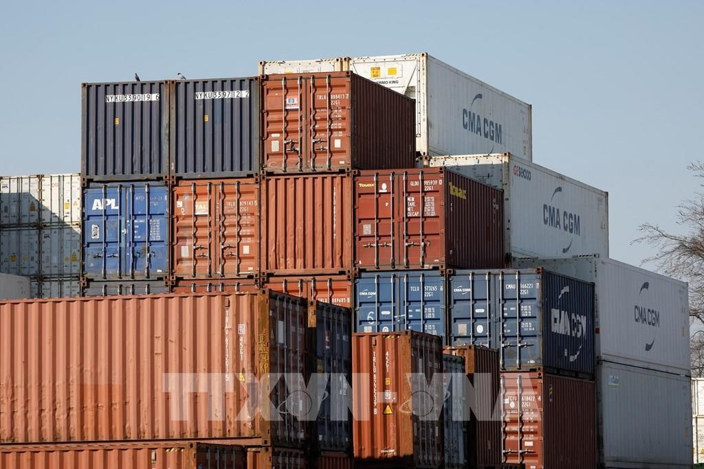 Các container hàng hóa tại cảng ở Hamburg, Đức. Ảnh: AFP/TTXVN