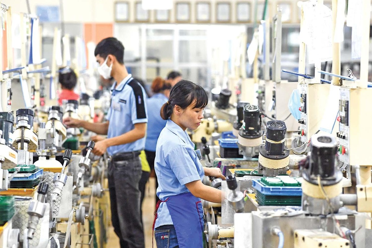 Các doanh nghiệp rất lo lắng khi lãi suất ngân hàng nhiều khả năng sẽ tăng cao, gây khó khăn cho sản xuất. Ảnh: Đức Thanh