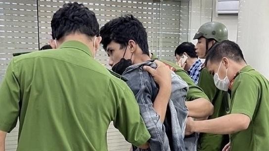 Đối tượng Trần Thanh Luân bị công an khống chế