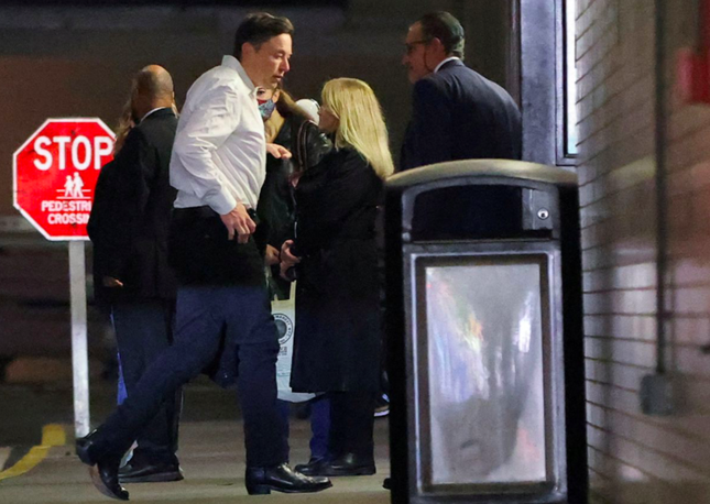 Elon Musk đến dự hội nghị đầu tư Baron ở TP New York ngày 4/11. (Ảnh: Reuters)