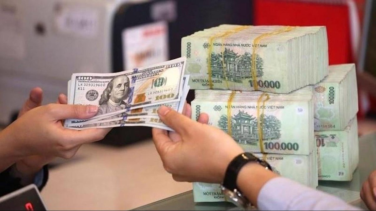 Tỷ giá rơi sâu trên thị trường tự do