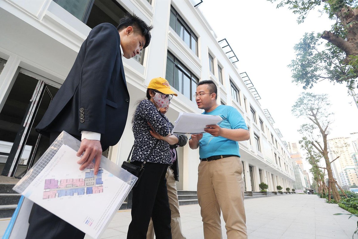 Doanh nghiệp và nhà đầu tư đều gặp khó trong giao dịch. Ảnh: Dũng Minh