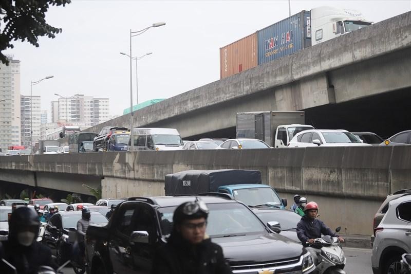 Đường phố Hà Nội thường xuyên xảy ra ùn tắc. Ảnh: Phạm Đông