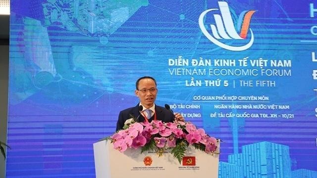 TS. Cấn Văn Lực tại diễn đàn sáng 17/12