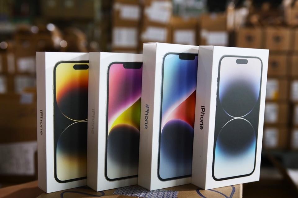 Chỉ sau 2 tháng mở bán tại Việt Nam, iPhone 14 và iPhone 14 Plus đã giảm 5,2-5,6 triệu đồng.