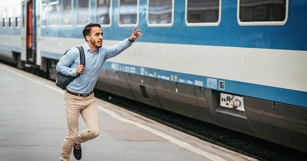 Cổ phiếu bất động sản đồng loạt tăng mạnh, nhà đầu tư có nên "mua đuổi"?