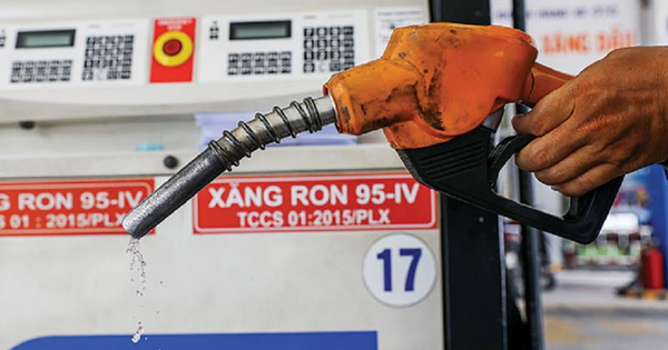 Nhà bán lẻ xăng dầu Petrolimex và PV Oil thu hơn 1.100 tỷ mỗi ngày quý 4, tồn kho trên 20.000 tỷ đồng cuối năm 2022