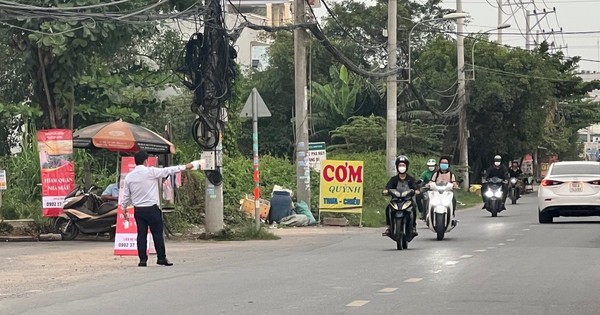 Nhận hàng giảm giá từ tay nhà đầu tư, môi giới liên tục rao "ngộp sâu lắm rồi!"