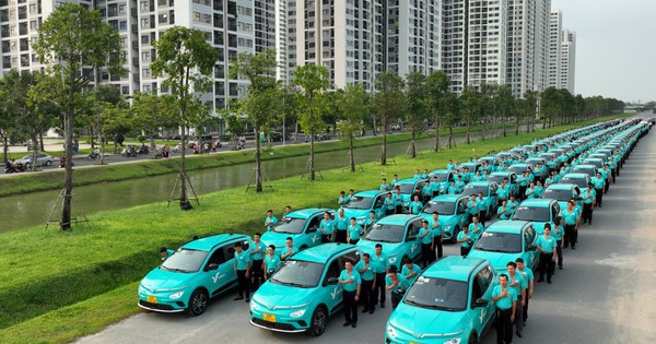 Taxi Xanh SM chính thức khai trương tại TP.HCM, bắt đầu hoạt động từ 30/4 với quy mô 500 xe VF e34, 100 xe VF8