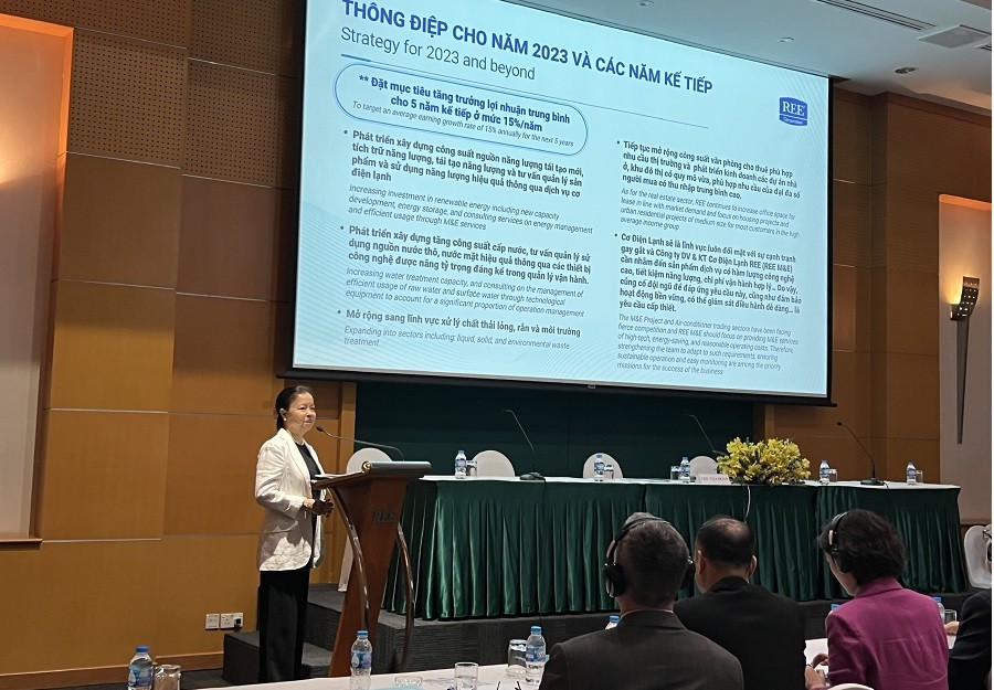 Bà Nguyễn Thị Mai Thanh, Chủ tịch REE chia sẻ với cổ đông