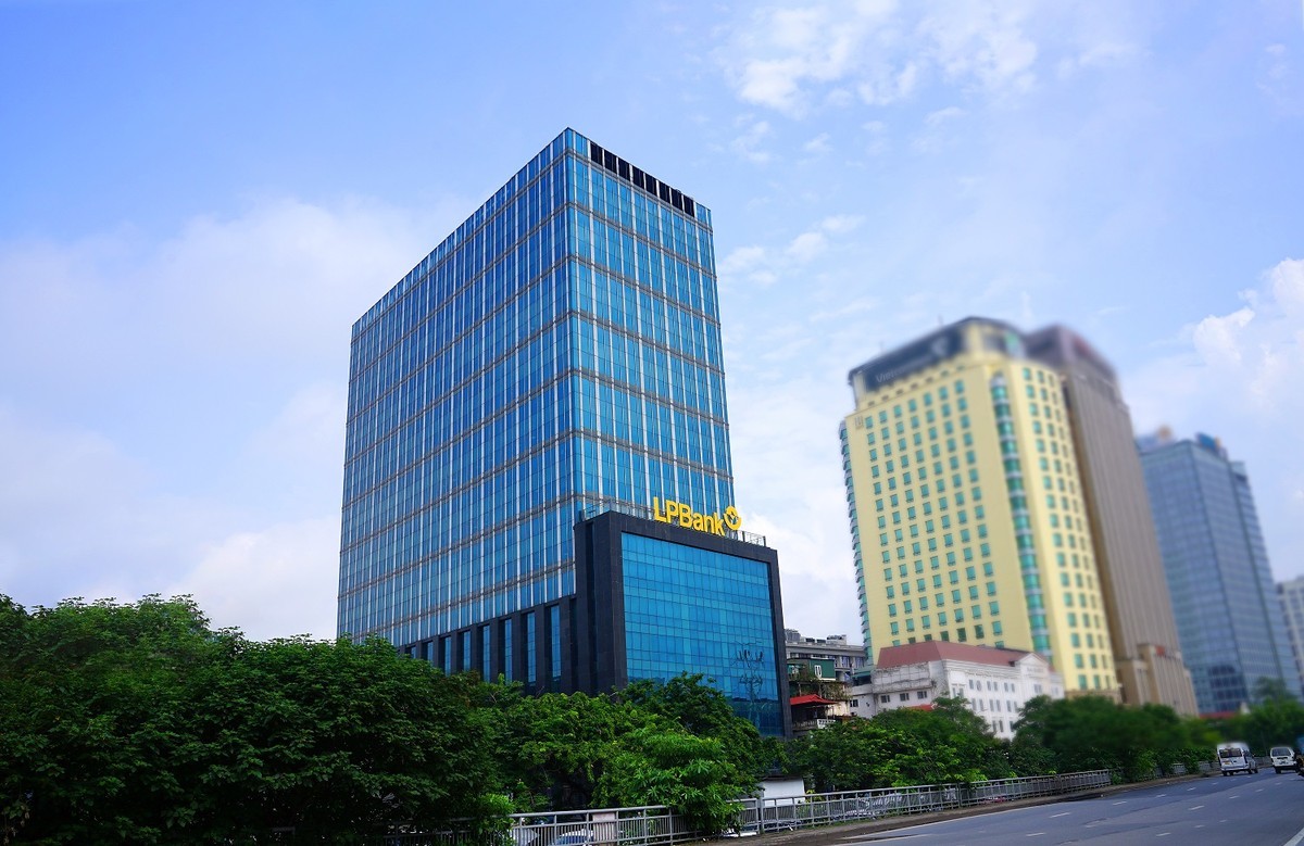 LPBank dành mức lãi suất cho vay khách hàng doanh nghiệp chỉ từ 7,5%/năm và khách hàng cá nhân chỉ từ 8,5%/năm.