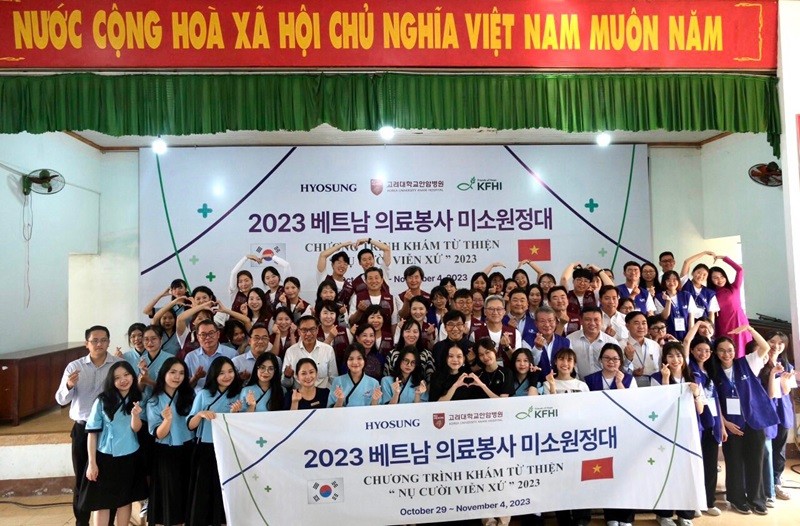 Lễ khai mạc chương trình "Nụ cười viễn xứ"